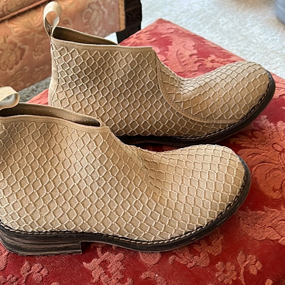 Savanna shoe company, ankle boot, Gently worn like new